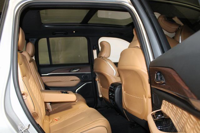 Used 2024 Jeep Grand Cherokee Summit image 14