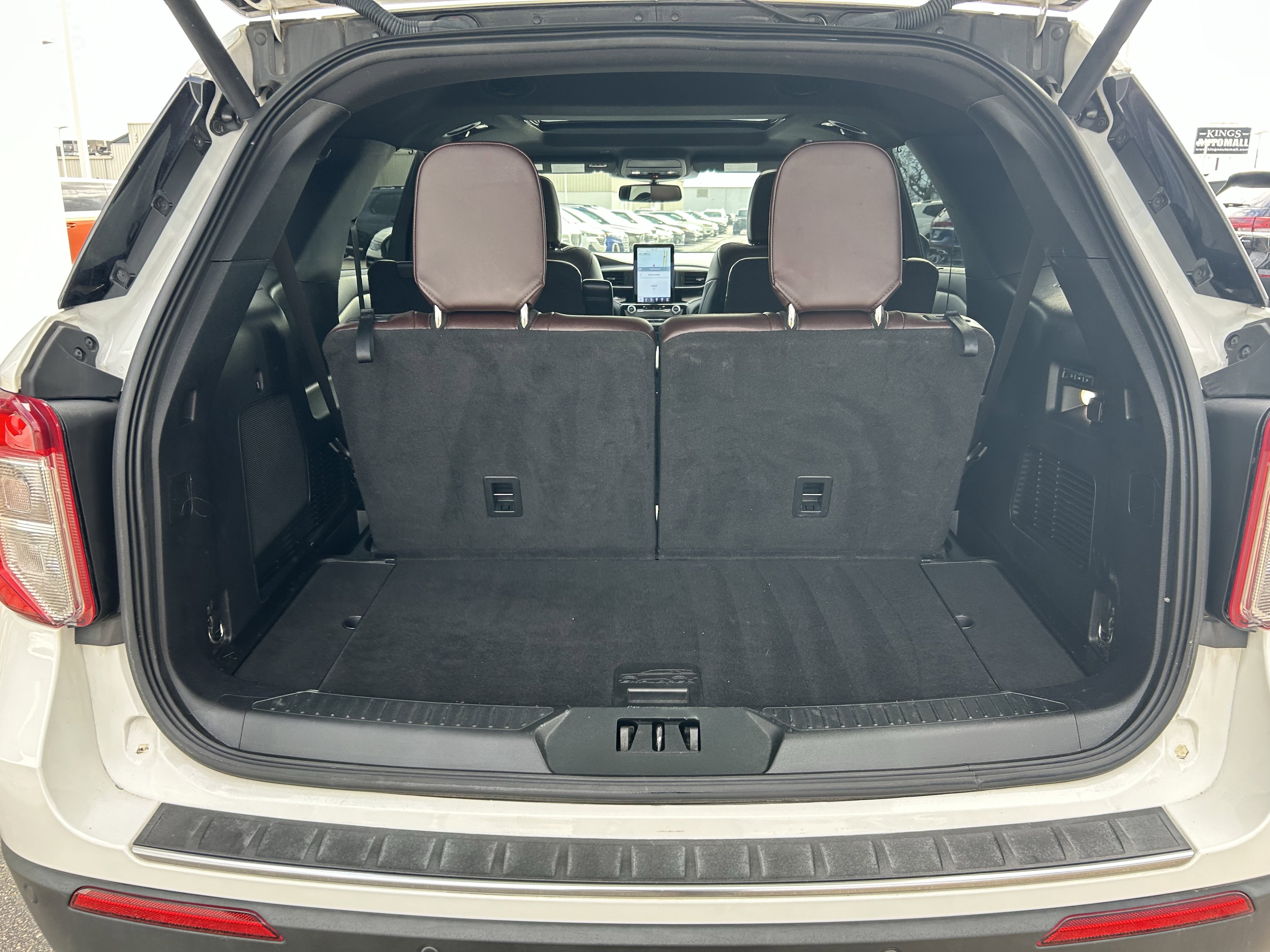 Used 2022 Ford Explorer Platinum w/ Equipment Group 601A image 27