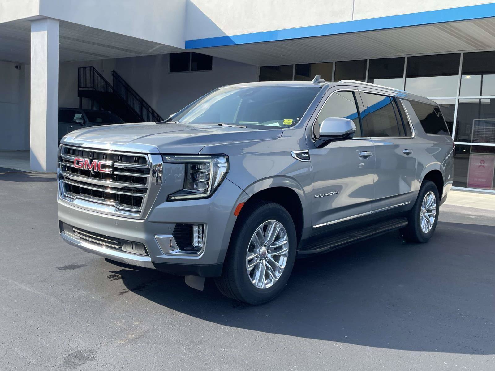 Certified 2024 GMC Yukon XL SLT w/ SLT Luxury Package AWD/4WD image 7
