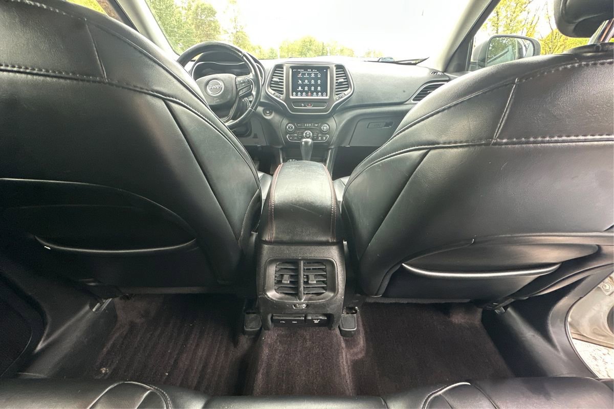 Used 2019 Jeep Cherokee Trailhawk w/ Cold Weather Group image 20