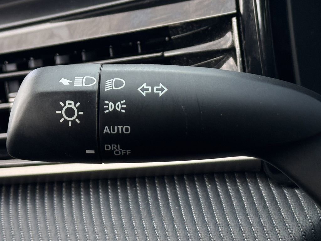 Used 2025 Toyota Camry SE w/ Multimedia Upgrade Package image 23