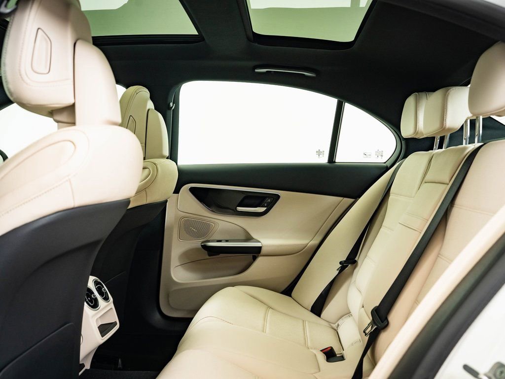Used 2025 Mercedes-Benz C 300 4MATIC Sedan image 35