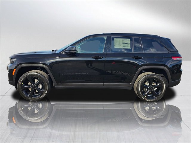 New 2025 Jeep Grand Cherokee Altitude image 3