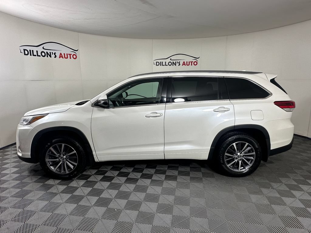 Used 2018 Toyota Highlander XLE AWD/4WD image 3