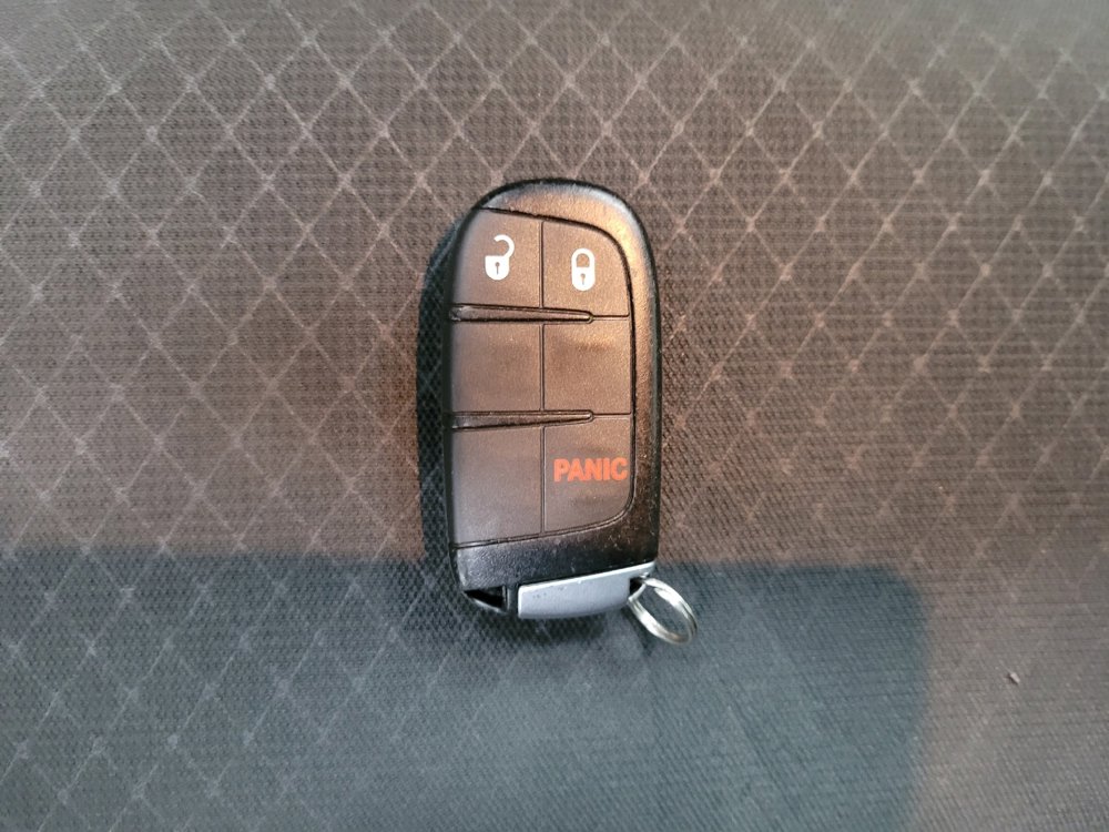 Used 2019 Jeep Grand Cherokee Laredo image 32