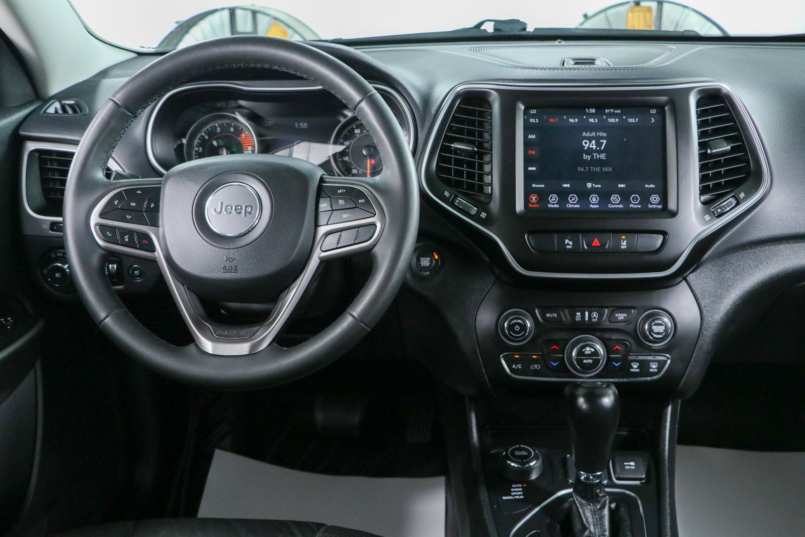 Used 2021 Jeep Cherokee Latitude Lux w/ Comfort/Convenience Group AWD/4WD image 17