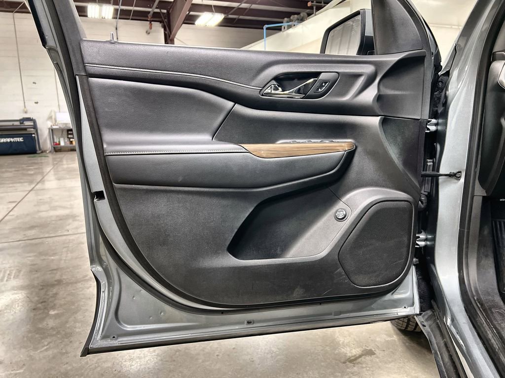 Used 2023 GMC Acadia SLE w/ Driver Convenience Package image 16