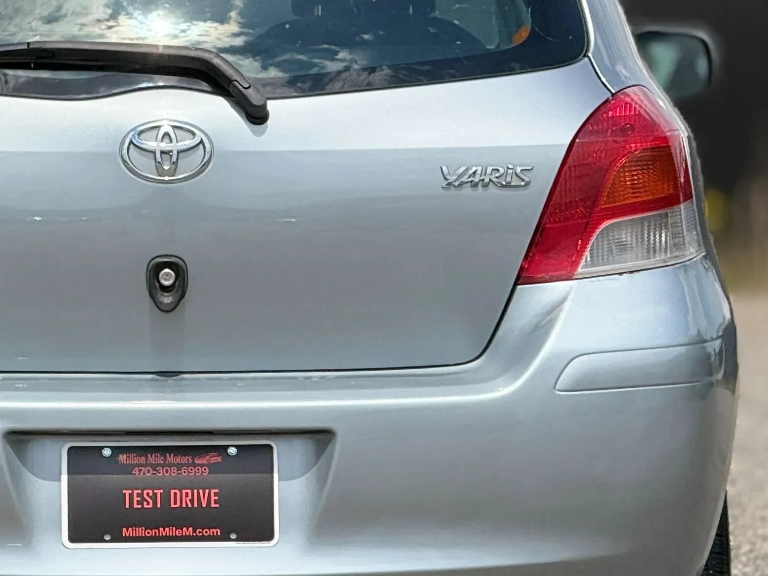 Used 2009 Toyota Yaris 2-Door Hatchback FWD image 14