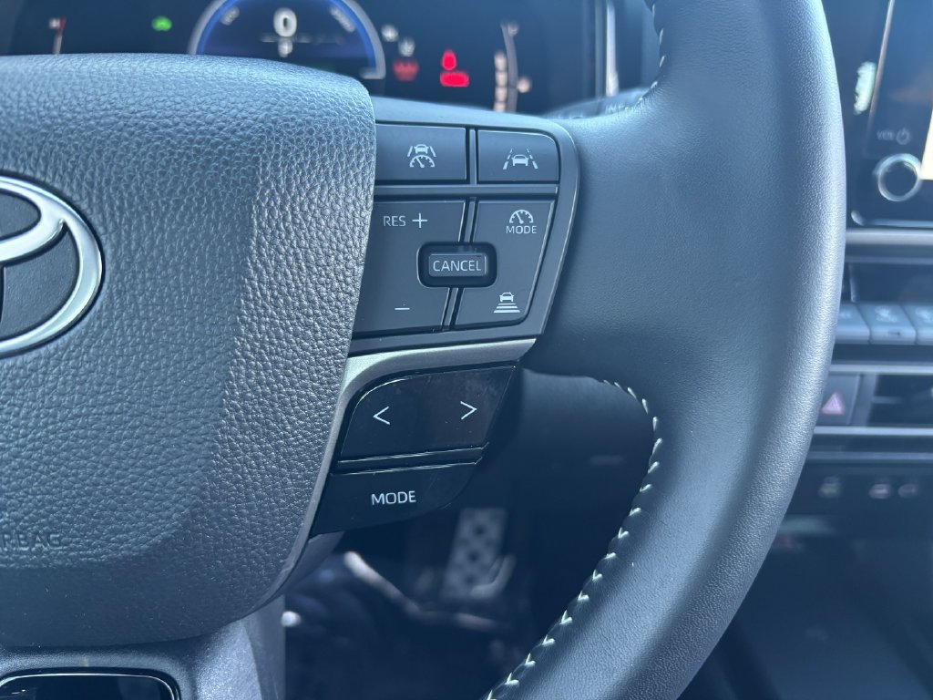 Used 2025 Toyota Camry SE FWD image 14