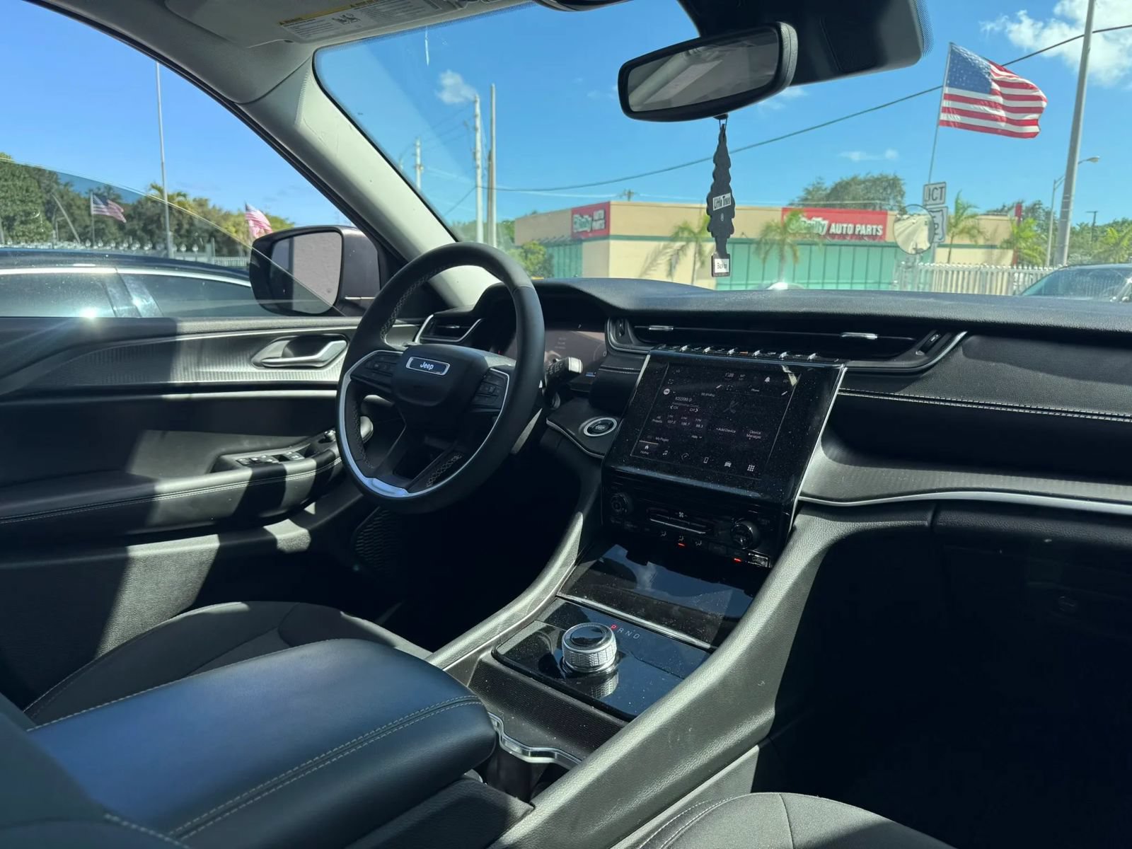 Used 2023 Jeep Grand Cherokee Laredo X RWD image 25