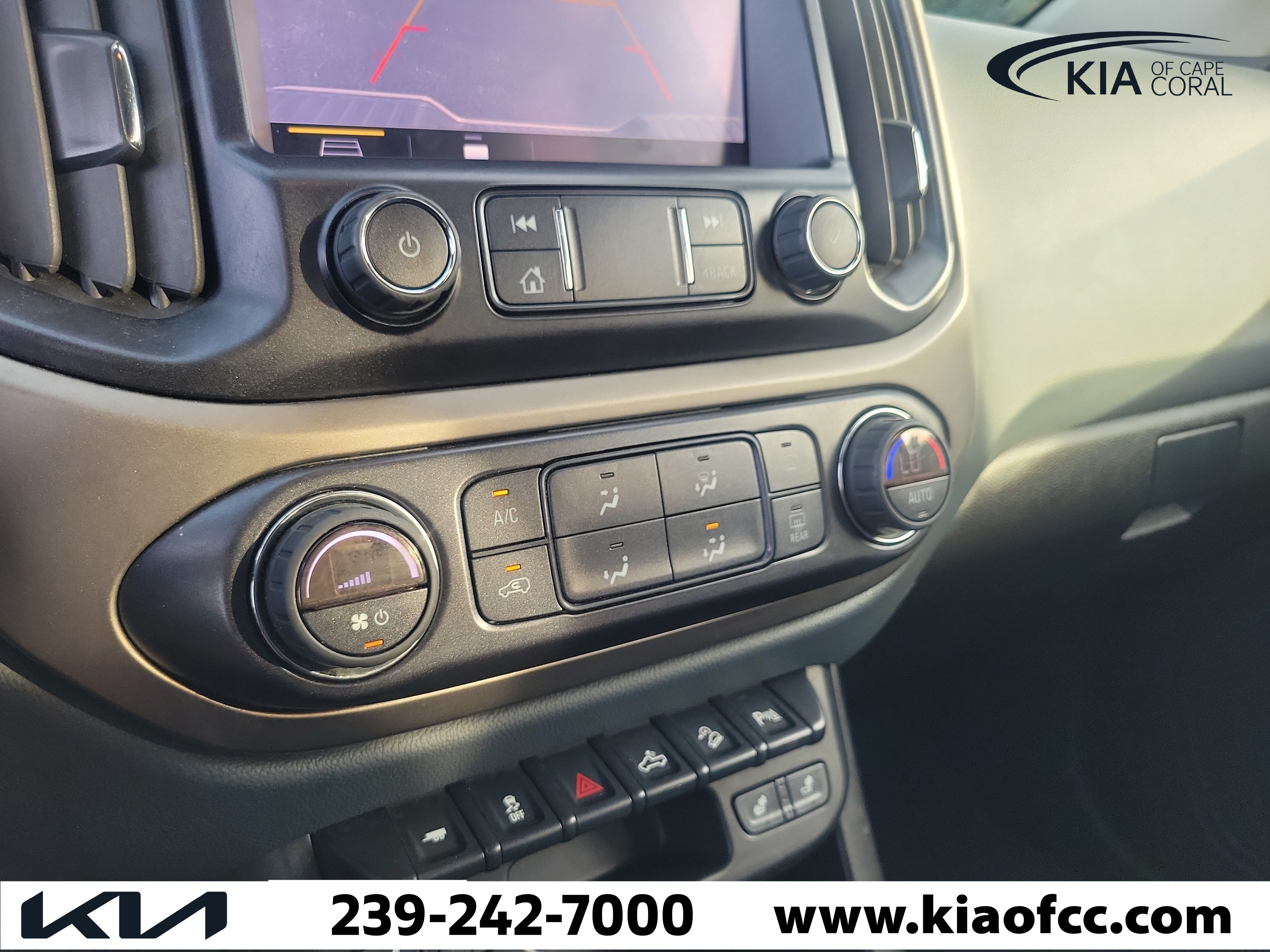 Used 2022 Chevrolet Colorado Z71 AWD/4WD image 32