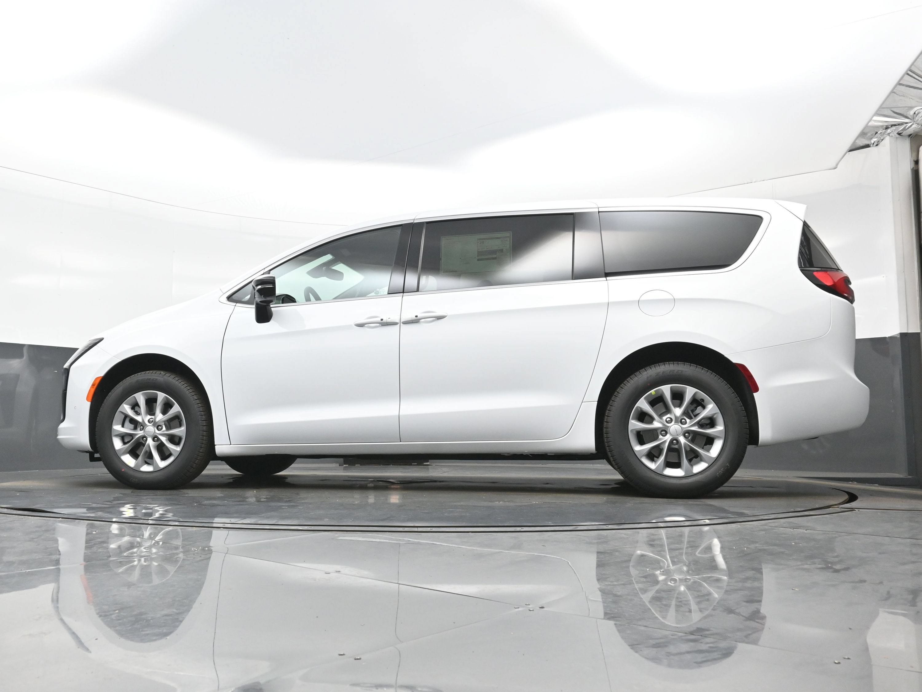 New 2027 Chrysler Pacifica Select AWD/4WD image 16