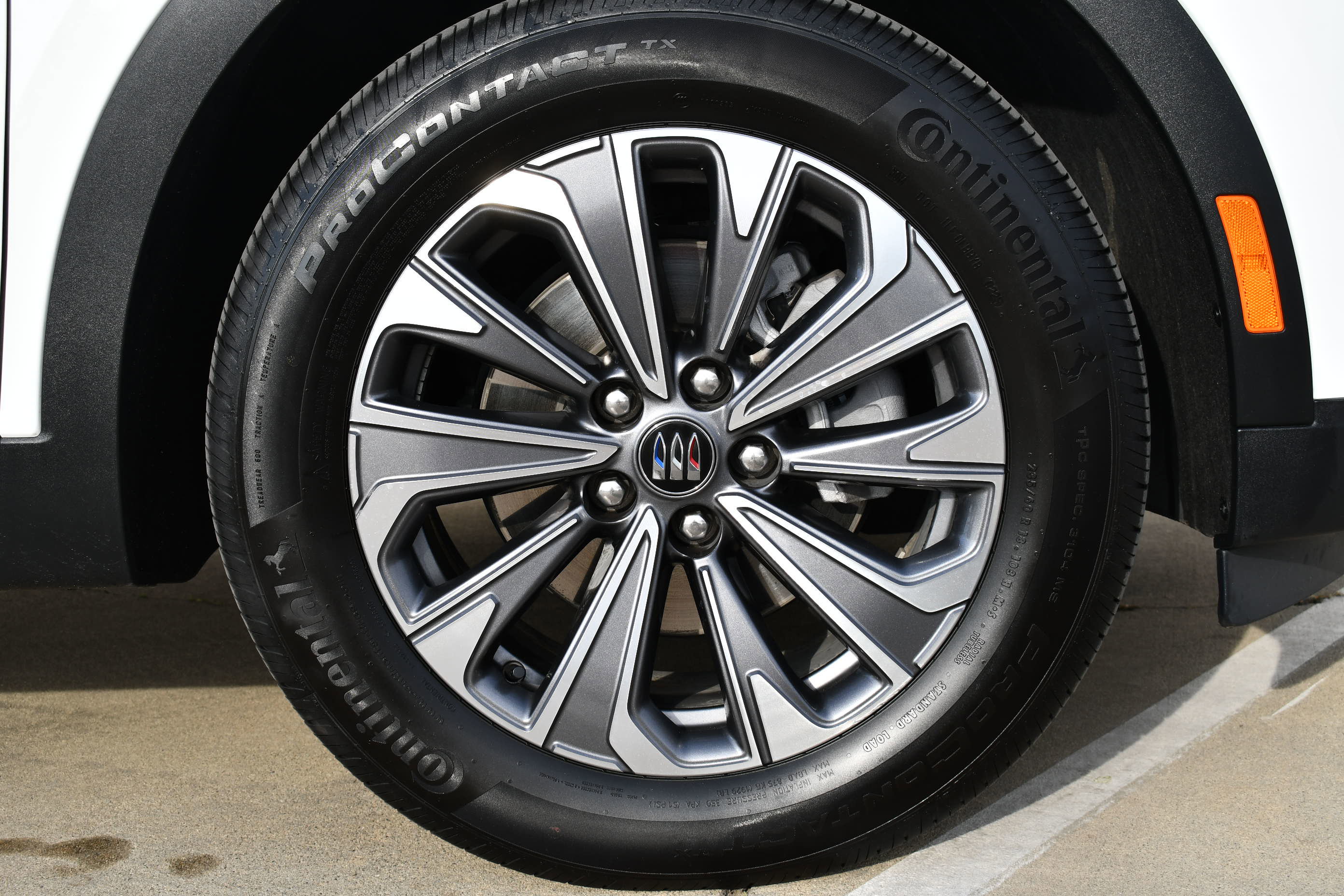 Used 2025 Buick Envision Preferred image 9