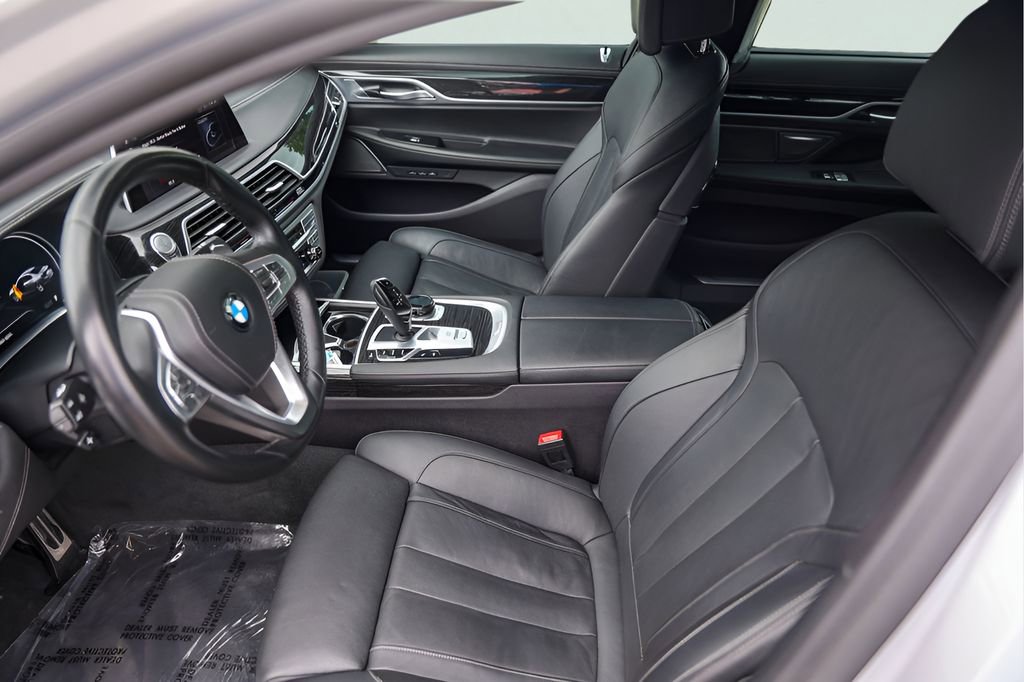 Used 2019 BMW 740i w/ Executive Package RWD image 10