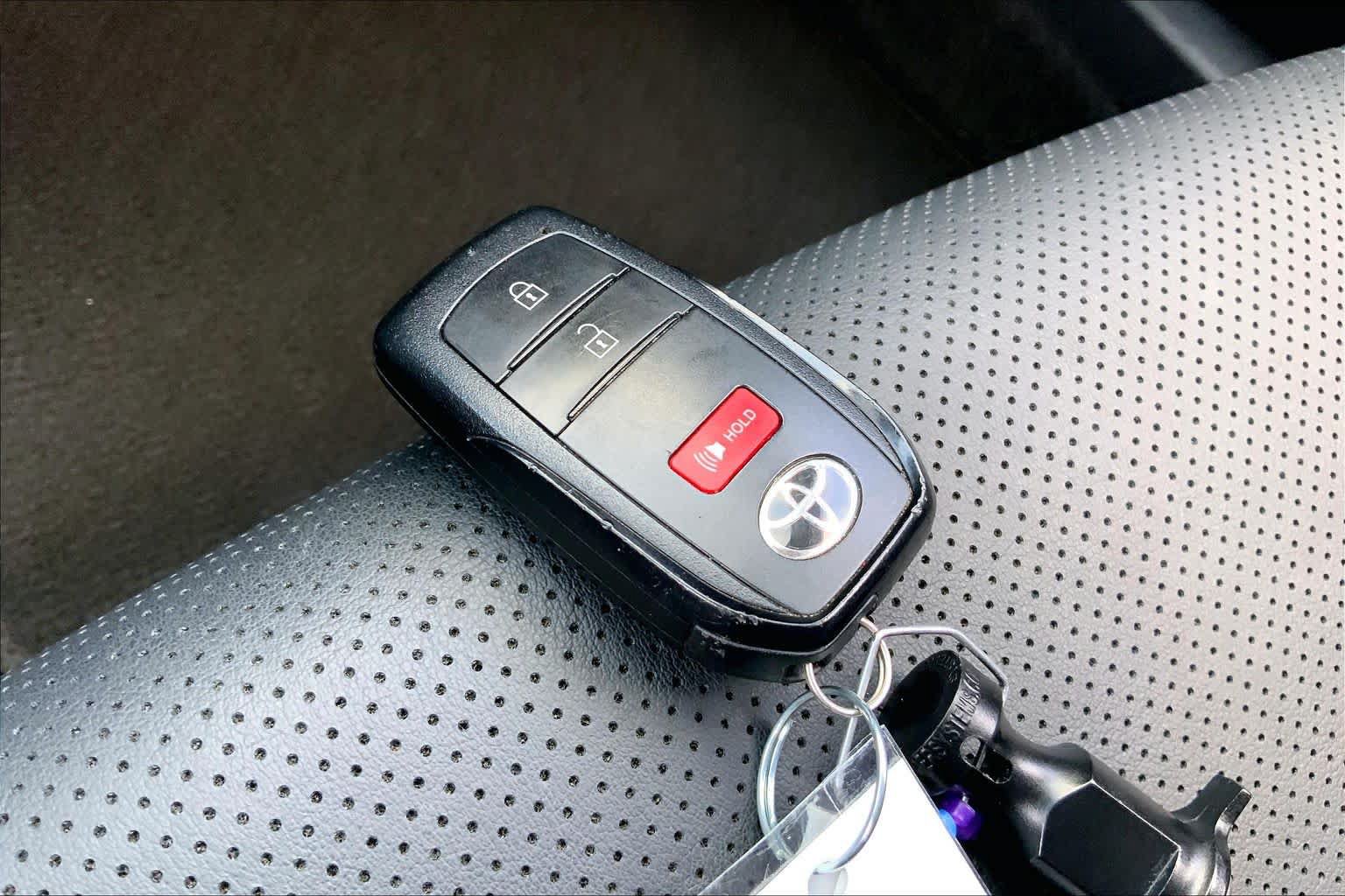 Used 2024 Toyota Prius XLE AWD/4WD image 15