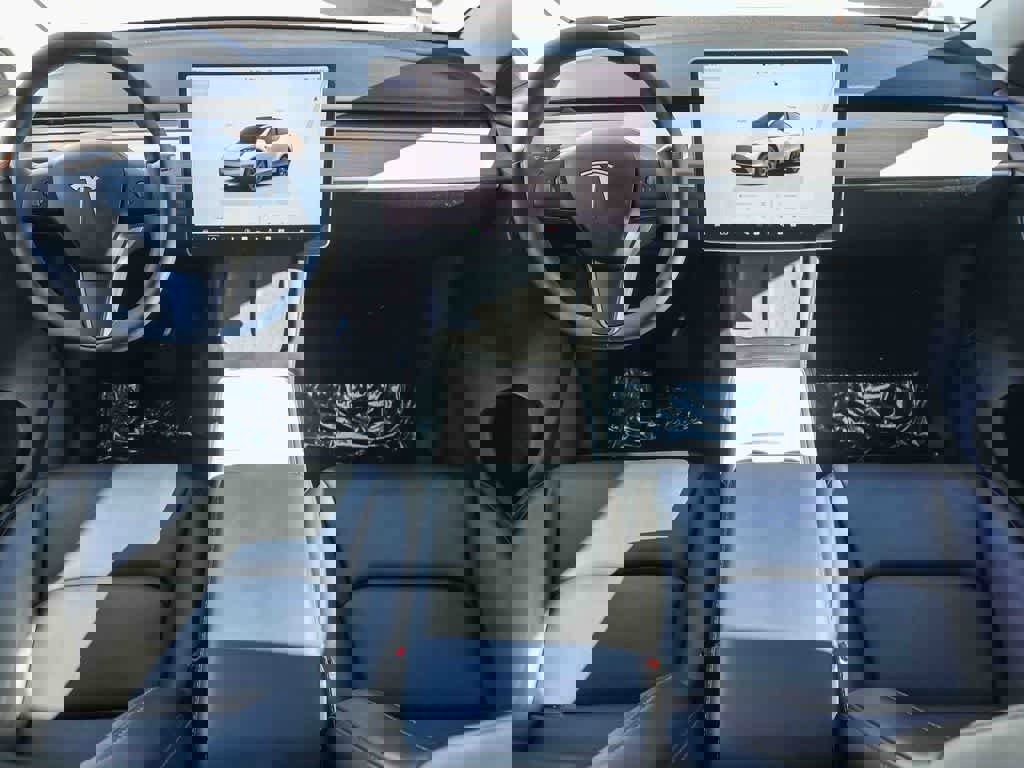 Used 2025 Tesla Model Y Long Range image 11