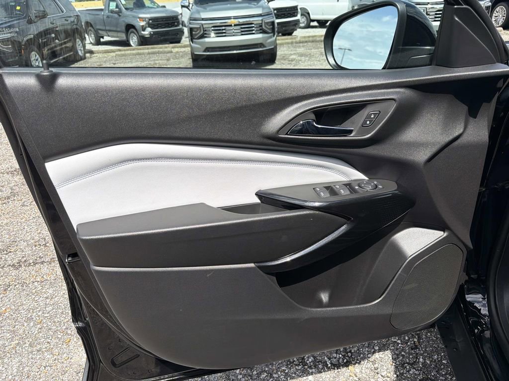 New 2026 Chevrolet Trax LT w/ LT Convenience Package FWD image 19