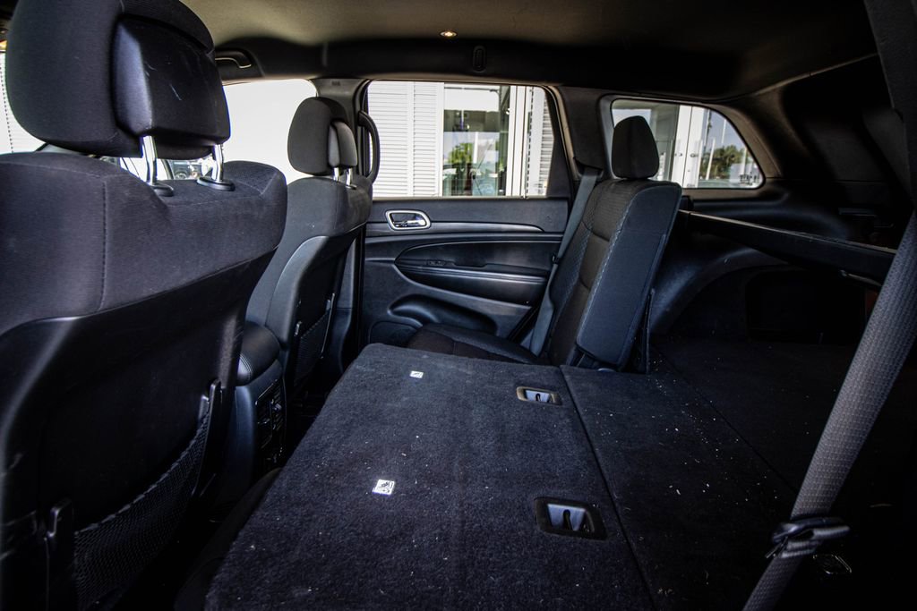 Used 2020 Jeep Grand Cherokee Laredo w/ Security & Convenience Group image 25