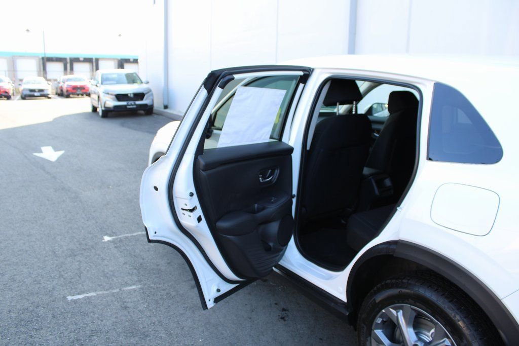 New 2026 Honda HR-V LX image 23