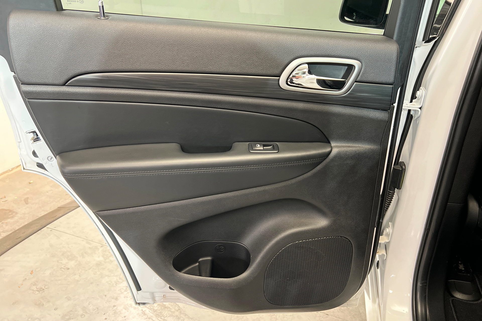 Used 2021 Jeep Grand Cherokee Laredo X image 18