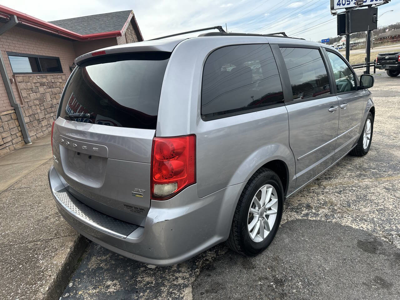 Used 2016 Dodge Grand Caravan SXT w/ Rear Park Assist Package image 9