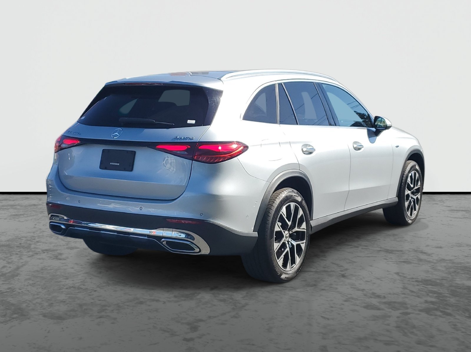 Used 2025 Mercedes-Benz GLC 350e 4MATIC image 4