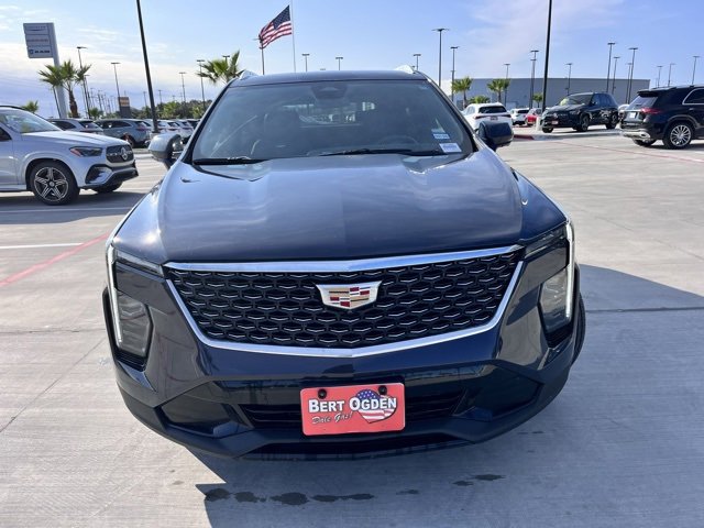 Used 2025 Cadillac XT4 Premium Luxury image 2