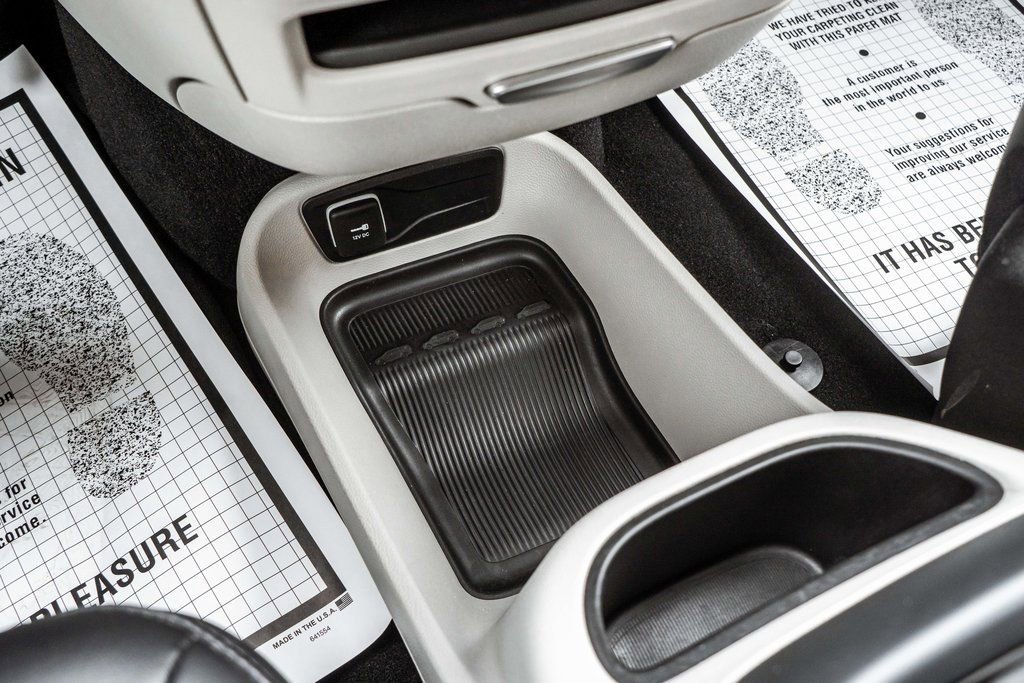 Used 2023 Chrysler Pacifica Touring-L image 23