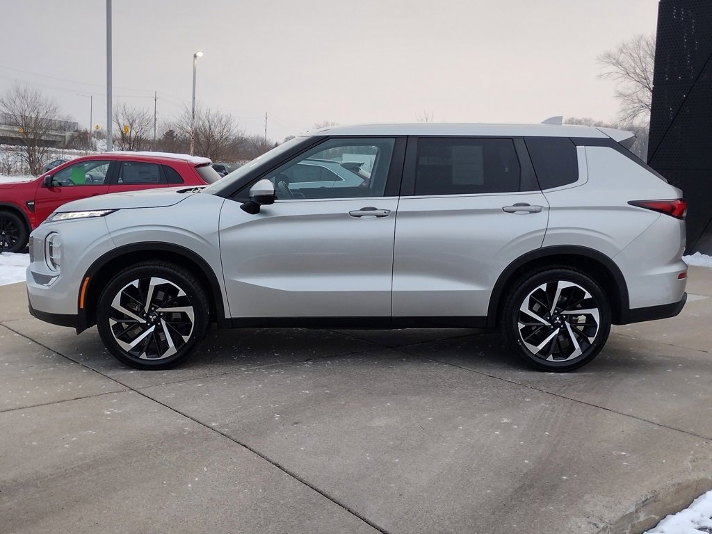 Used 2022 Mitsubishi Outlander ES image 17