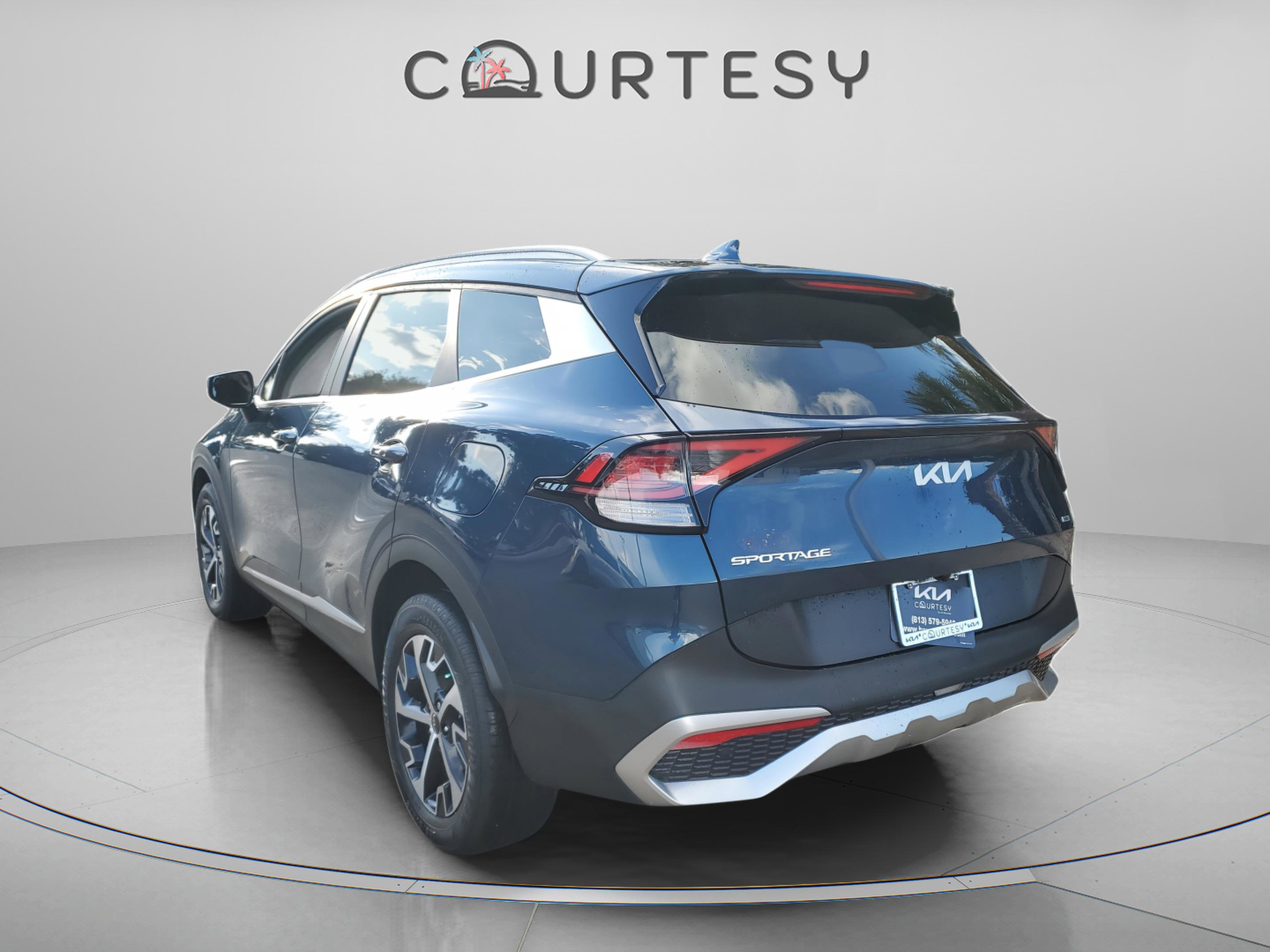 Used 2024 Kia Sportage EX image 2