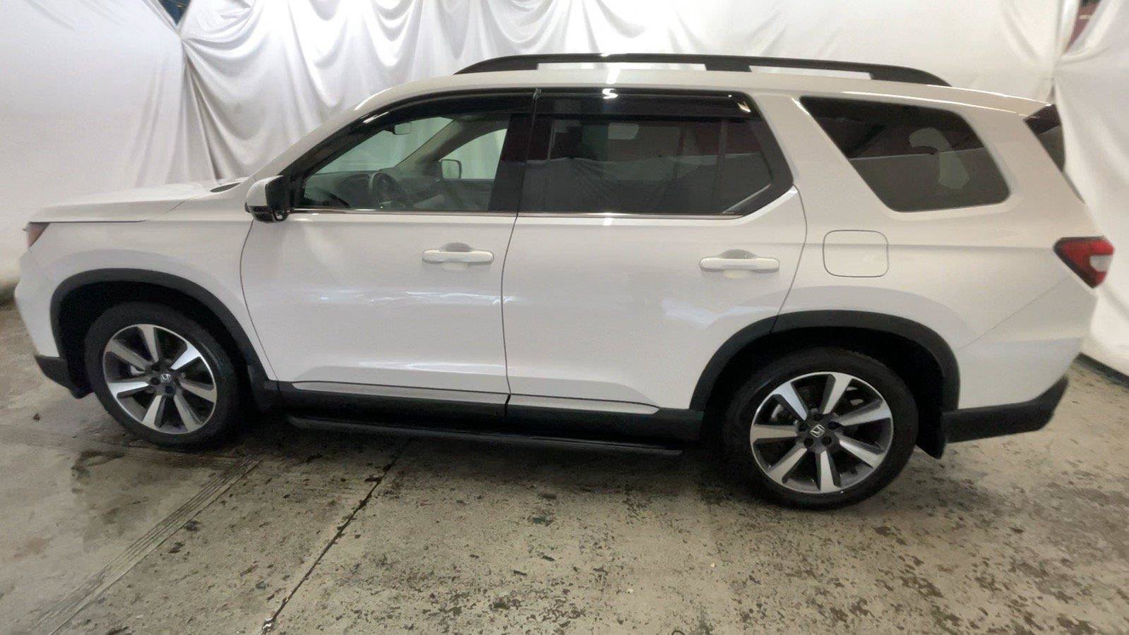 Used 2025 Honda Pilot Elite image 11