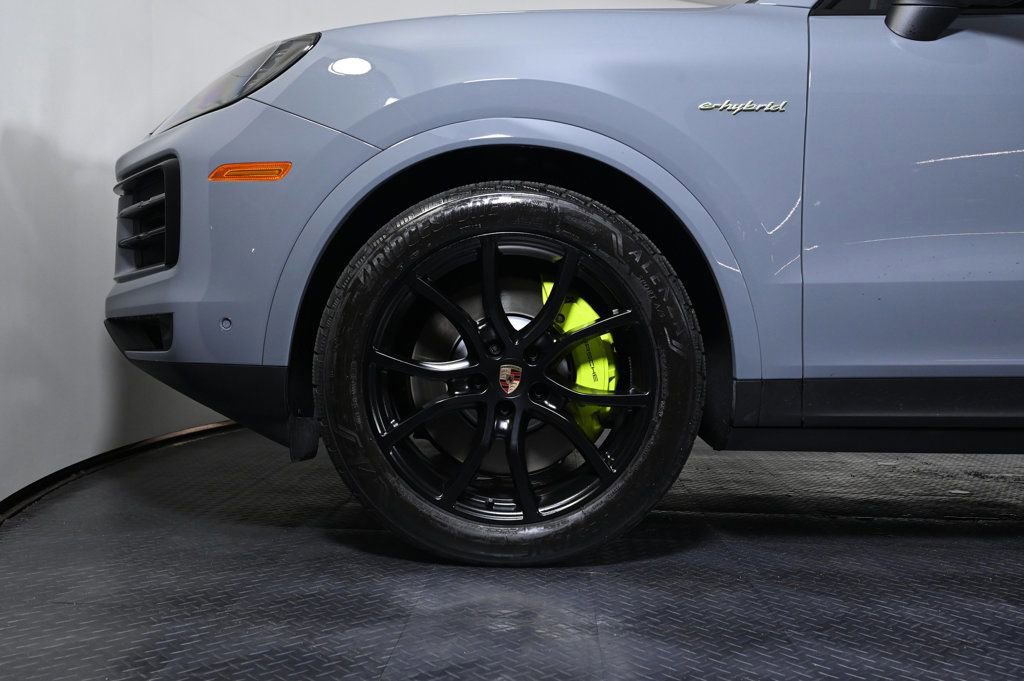 Certified 2026 Porsche Cayenne E-Hybrid Coupe image 25