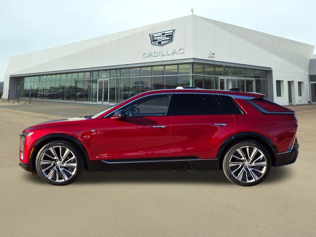 Certified 2025 Cadillac Lyriq Luxury w/ LPO, Floor Liner Package image 3