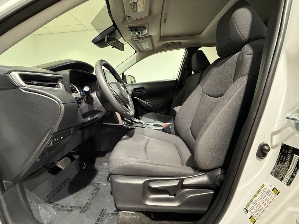 Certified 2022 Toyota Corolla Cross LE w/ Moonroof Package AWD/4WD image 13