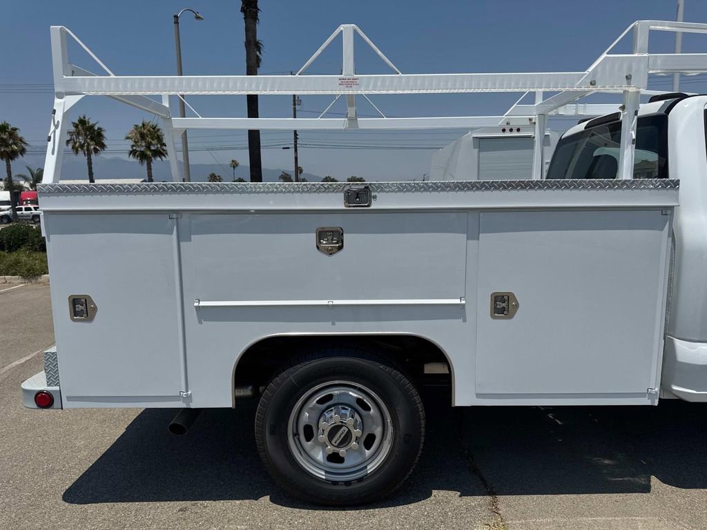 New 2025 Ford F350 XL w/ XL Chrome Package image 18