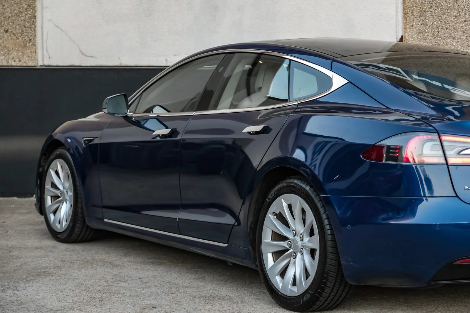 Used 2018 Tesla Model S 75D AWD/4WD image 11
