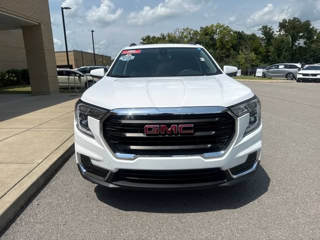 Used 2024 GMC Terrain SLE w/ Driver Convenience Package FWD image 7
