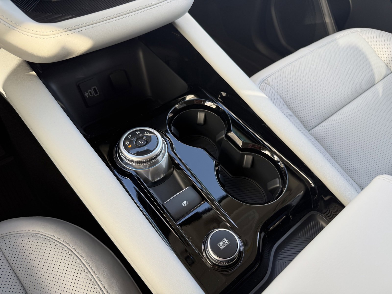 New 2026 Ford Explorer Platinum image 31