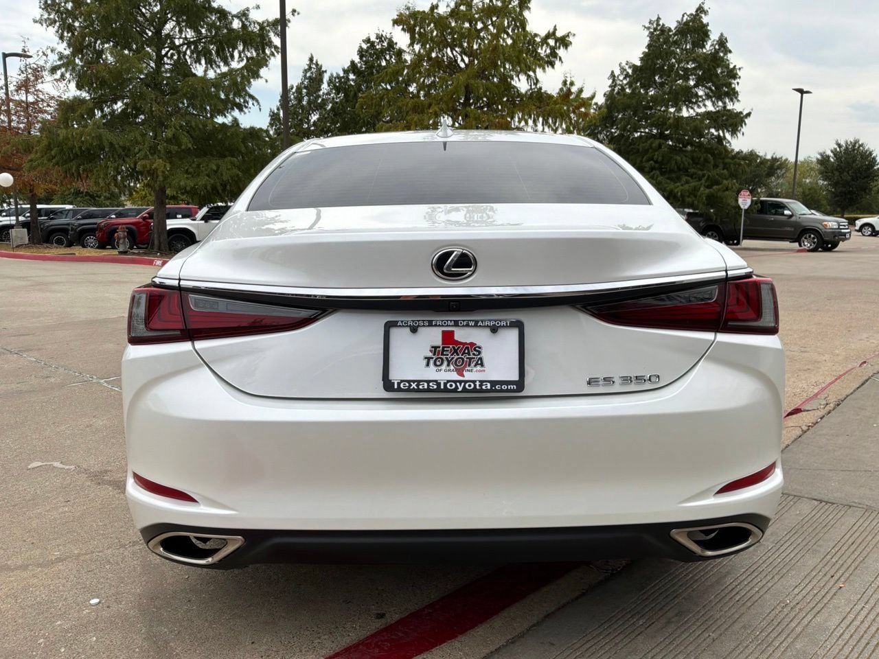 Used 2025 Lexus ES 350 w/ Accessory Package (Z1) FWD image 7