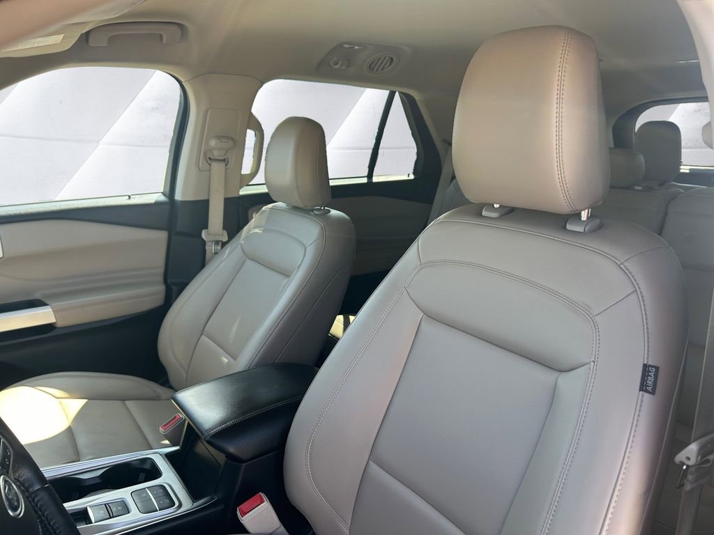 Used 2022 Ford Explorer XLT w/ Equipment Group 202A image 8