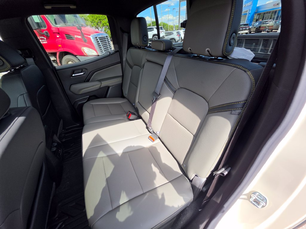 New 2026 Chevrolet Colorado ZR2 w/ Technology Package AWD/4WD image 13