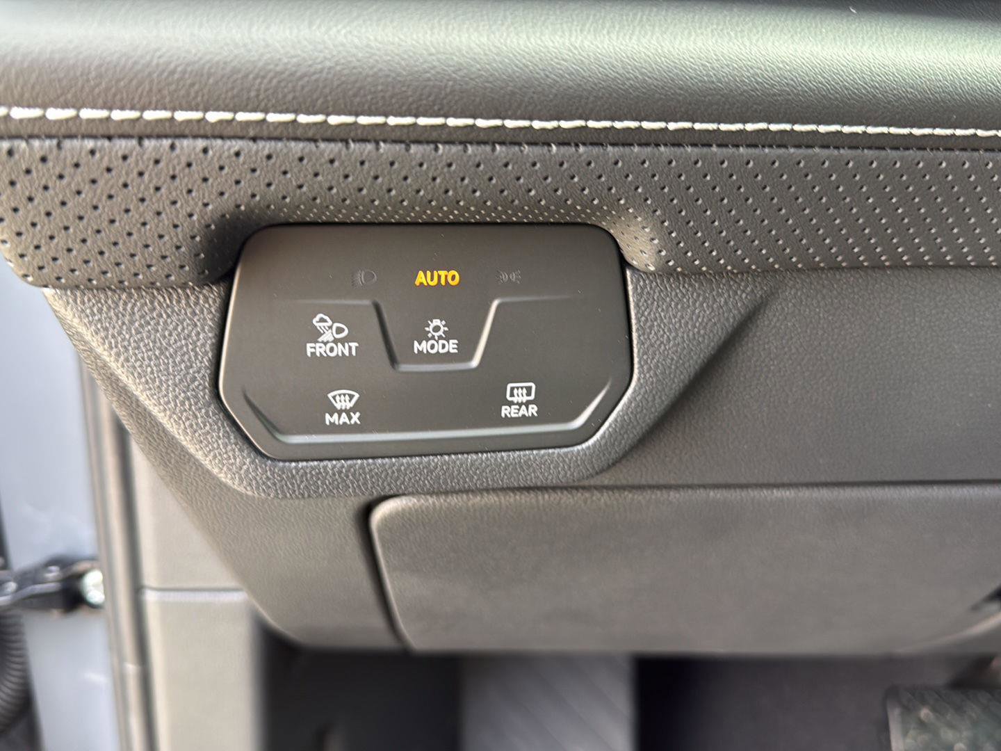 New 2026 Volkswagen Atlas SE image 19