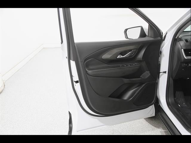 Used 2023 GMC Terrain SLE w/ Driver Convenience Package FWD image 4