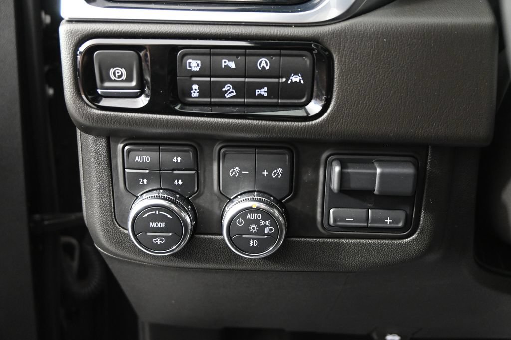 Used 2025 GMC Yukon Denali w/ Sun & Power Step Package AWD/4WD image 25