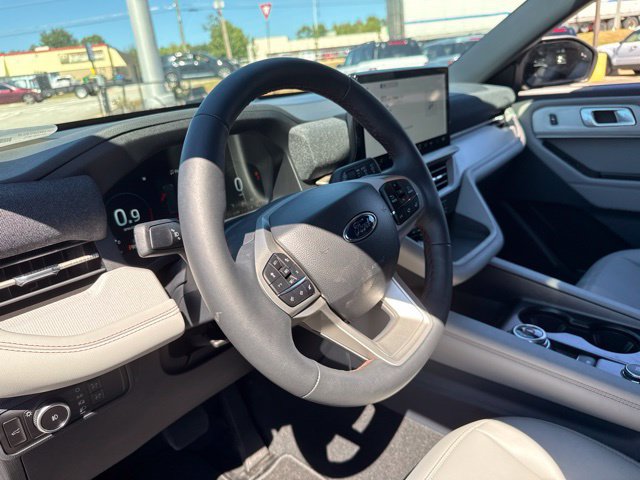 New 2027 Ford Explorer Active w/ Active Comfort Package RWD image 27