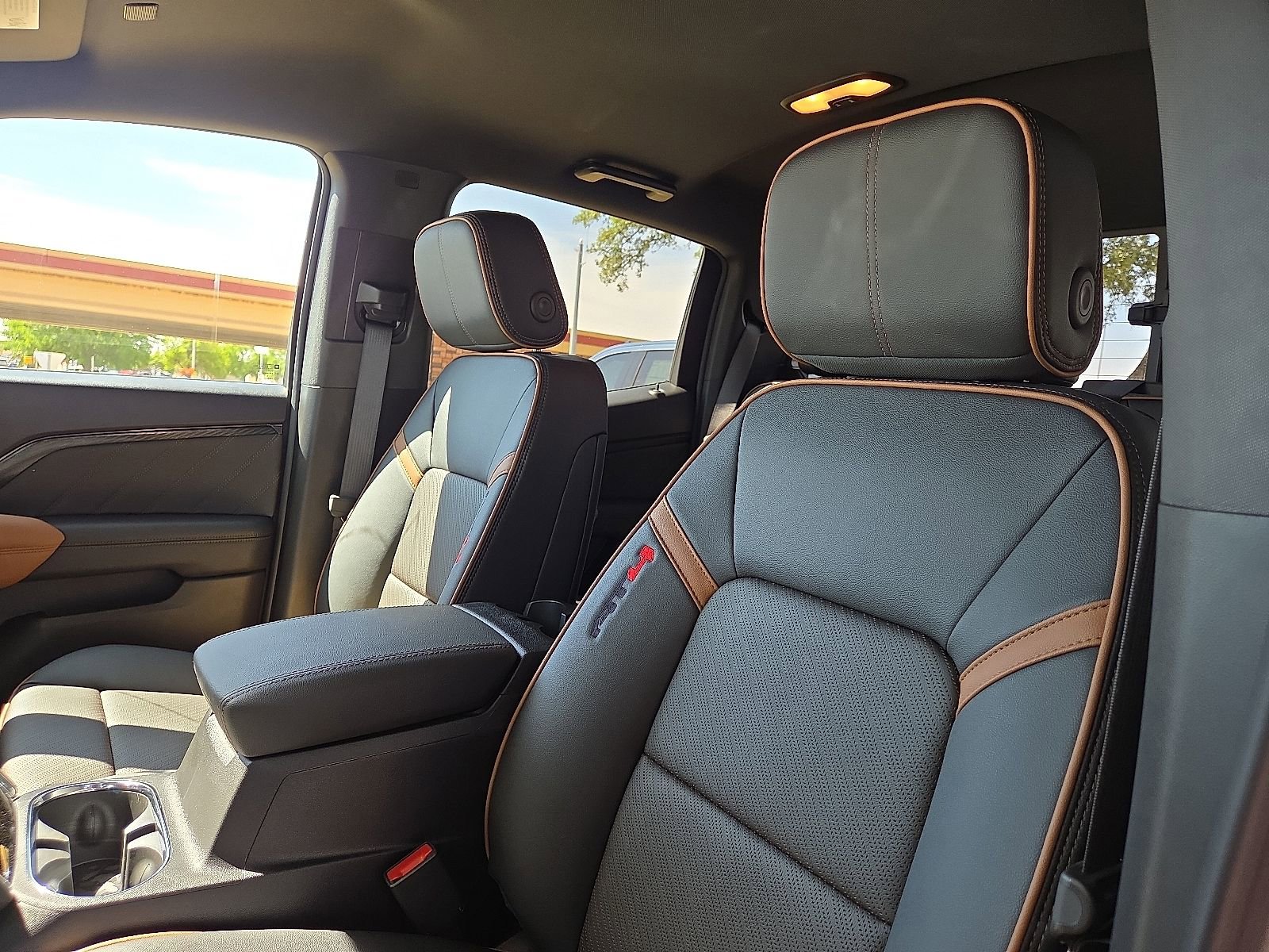 New 2026 GMC Canyon AT4 w/ AT4 Premium Package image 10