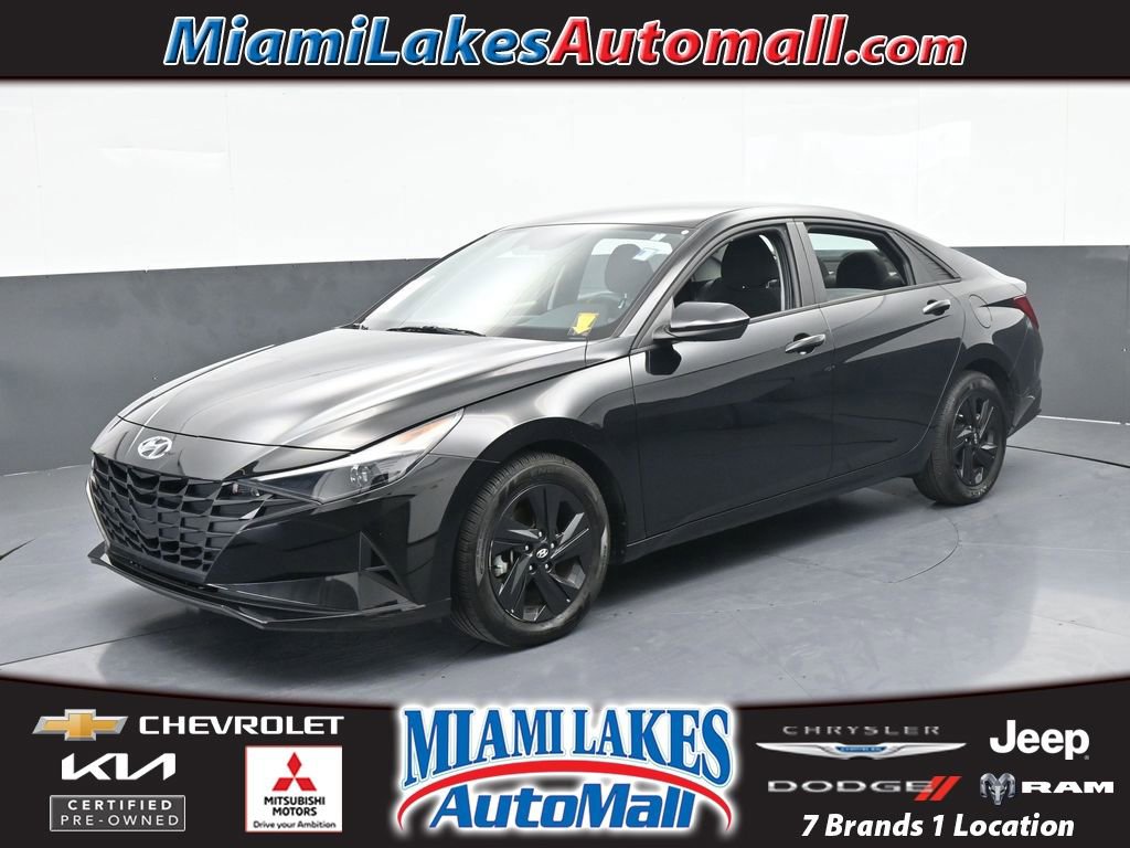 Used 2023 Hyundai Elantra SEL image 1