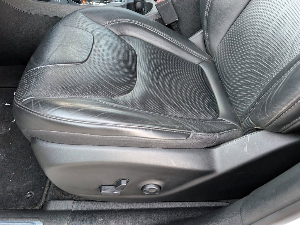 Used 2021 Jeep Cherokee Limited image 21