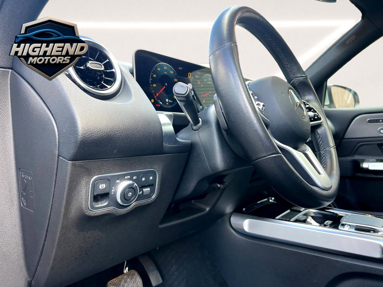 Used 2020 Mercedes-Benz GLB 250 4MATIC w/ Premium Package image 13