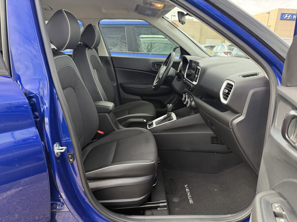 Used 2023 Hyundai Venue Limited w/ Cargo Package image 14